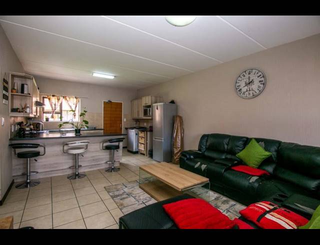 2 BEDROOM APARTMENT BLOCK TO LET IN WILGEHEUWEL